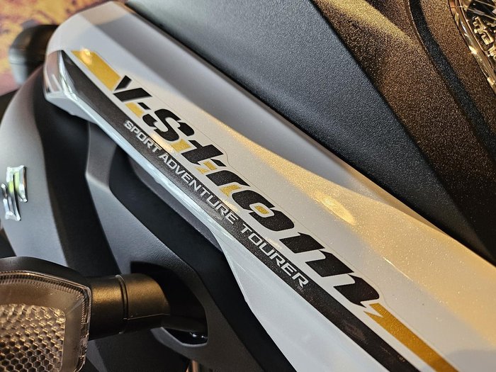 2021 Suzuki V-Strom 650XT (DL650XA) V-Strom White