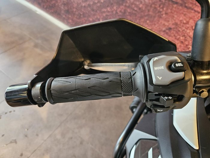 2021 Suzuki V-Strom 650XT (DL650XA) V-Strom White