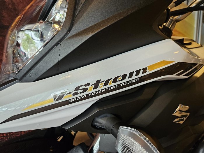 2021 Suzuki V-Strom 650XT (DL650XA) V-Strom White