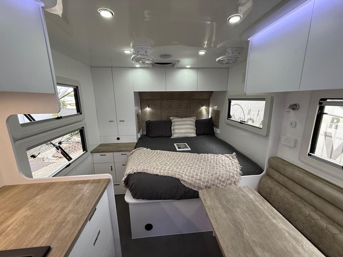 2025 Urban Caravans Skt Signature