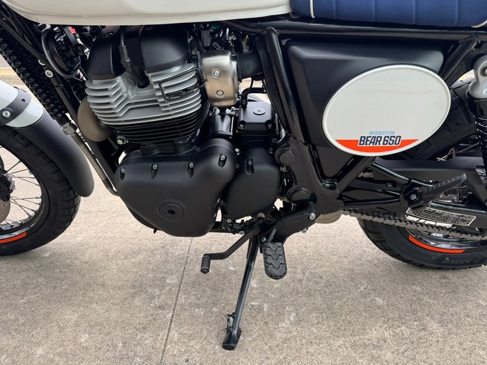 2025 Royal Enfield (see Also Enfiel BEAR 650 BOARDWALK WHITE