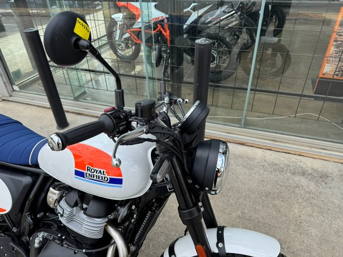 2025 Royal Enfield (see Also Enfiel BEAR 650 BOARDWALK WHITE