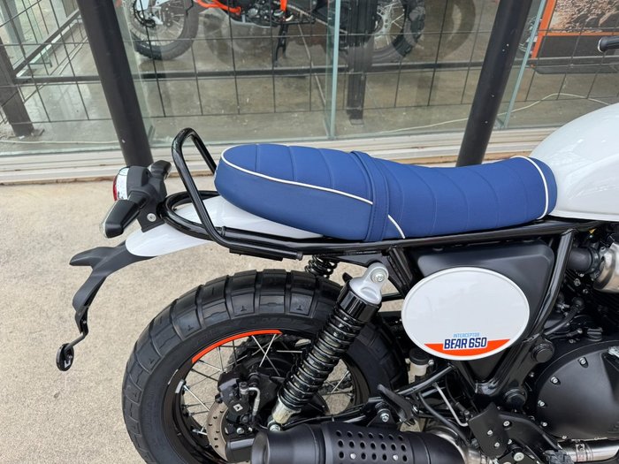 2025 Royal Enfield (see Also Enfiel BEAR 650 BOARDWALK WHITE