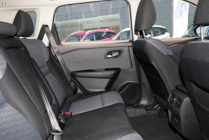 2025 Nissan X-TRAIL ST