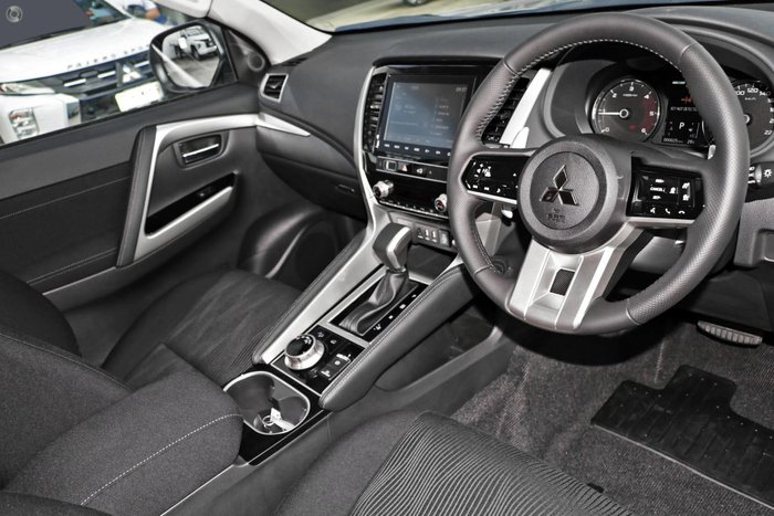 2025 Mitsubishi Pajero Sport GLS