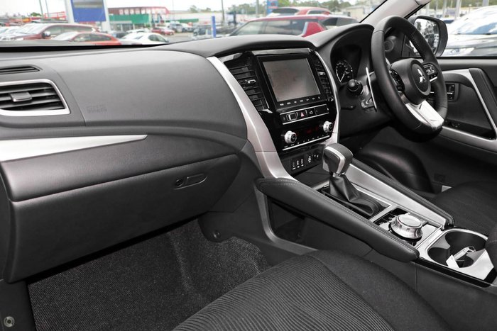 2025 Mitsubishi Pajero Sport GLS