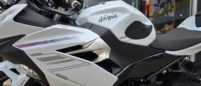 2022 Kawasaki NINJA 400 WHITE