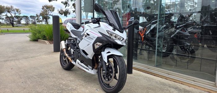 2022 Kawasaki NINJA 400 WHITE