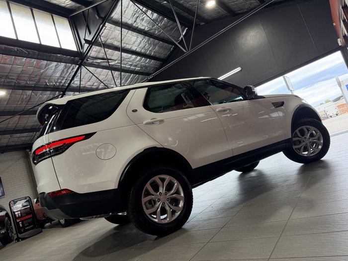 2019 Land Rover Discovery SD6 SE
