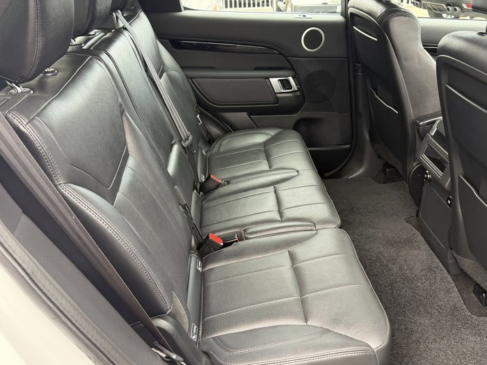 2019 Land Rover Discovery SD6 SE