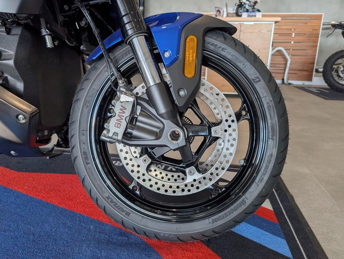 2025 BMW Motorrad R 1300 R Exclusive R 1300 Blue