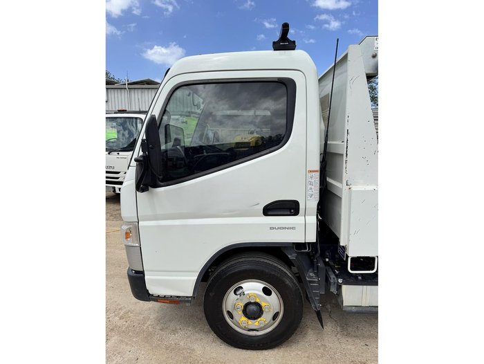 2022 Mitsubishi Canter 615