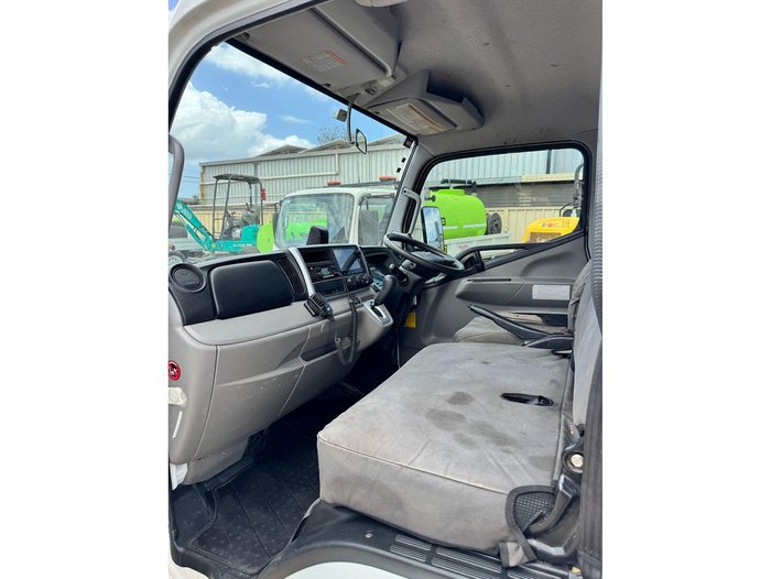 2022 Mitsubishi Canter 615