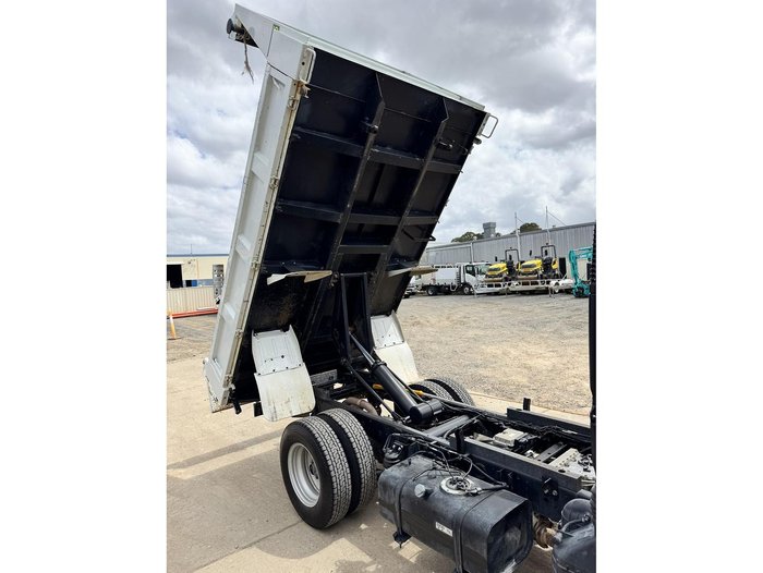 2022 Mitsubishi Canter 615