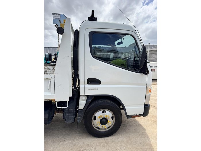 2022 Mitsubishi Canter 615