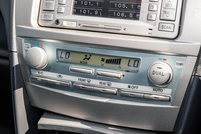 2011 Toyota Camry Hybrid Luxury