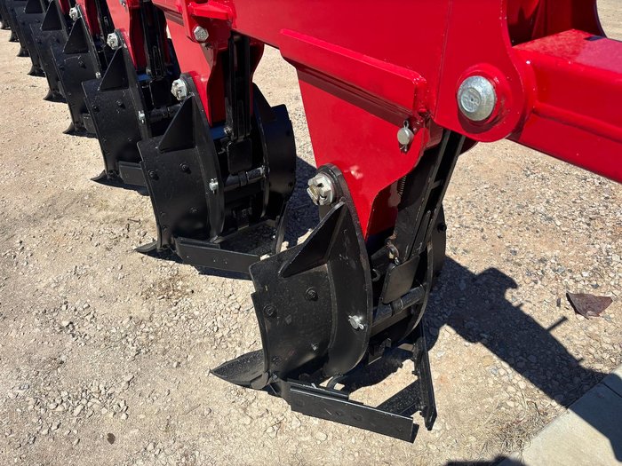 0 TATU AARP 10 BLADE REVERSIBLE MOLDBOARD PLOUGH NEW RED