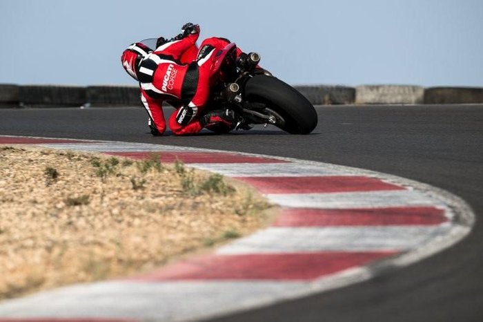2025 Ducati Panigale V2 S Panigale Red