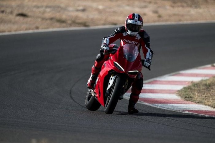 2025 Ducati Panigale V2 S Panigale Red