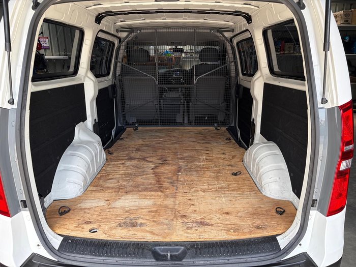 2016 Hyundai iLoad TQ3-V Series II MY16 Creamy White