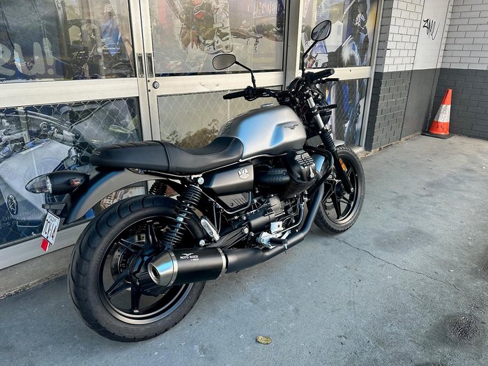 2021 Moto Guzzi V7 Stone Stone Silver