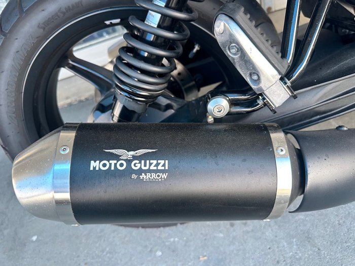 2021 Moto Guzzi V7 Stone
