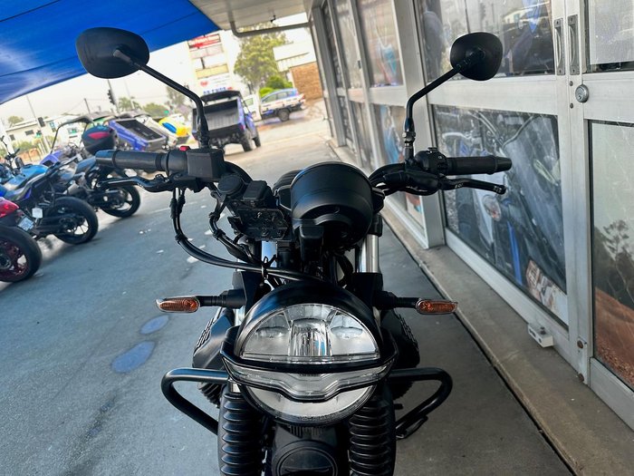 2021 Moto Guzzi V7 Stone