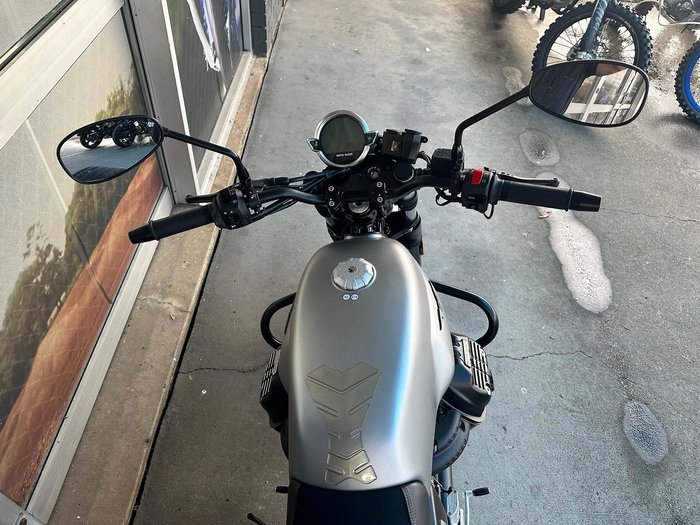 2021 Moto Guzzi V7 Stone Stone Silver