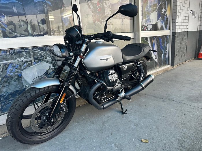 2021 Moto Guzzi V7 Stone Stone Silver