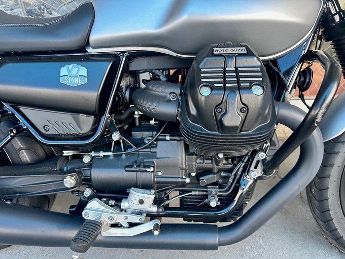 2021 Moto Guzzi V7 Stone Stone Silver