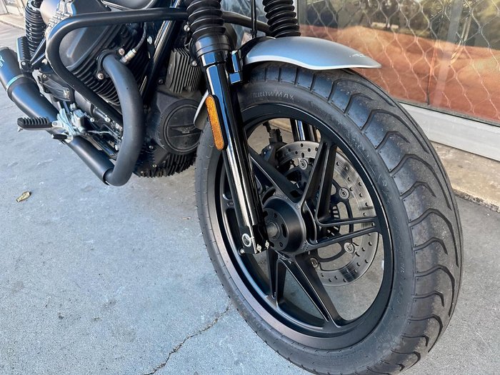 2021 Moto Guzzi V7 Stone Stone Silver