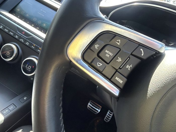 2020 JAGUAR E-PACE P250 CHEQUERED FLAG