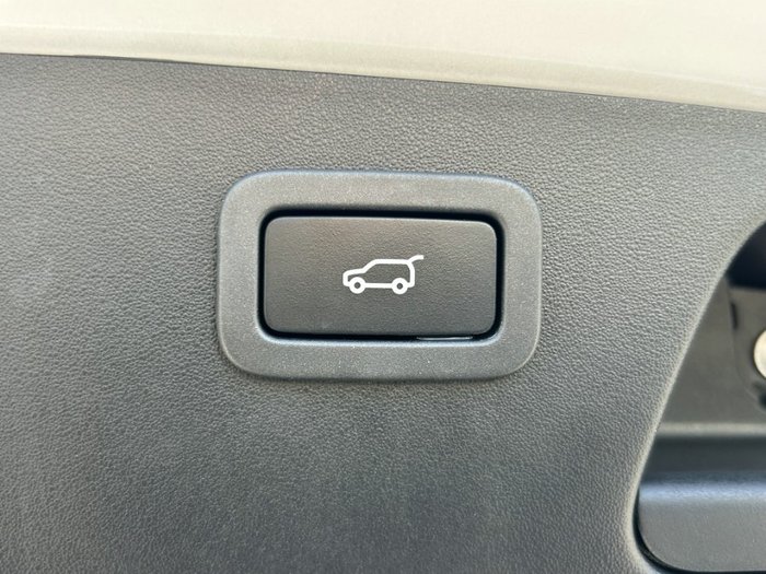 2020 JAGUAR E-PACE P250 CHEQUERED FLAG