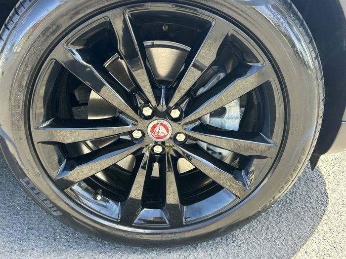 2020 JAGUAR E-PACE P250 CHEQUERED FLAG