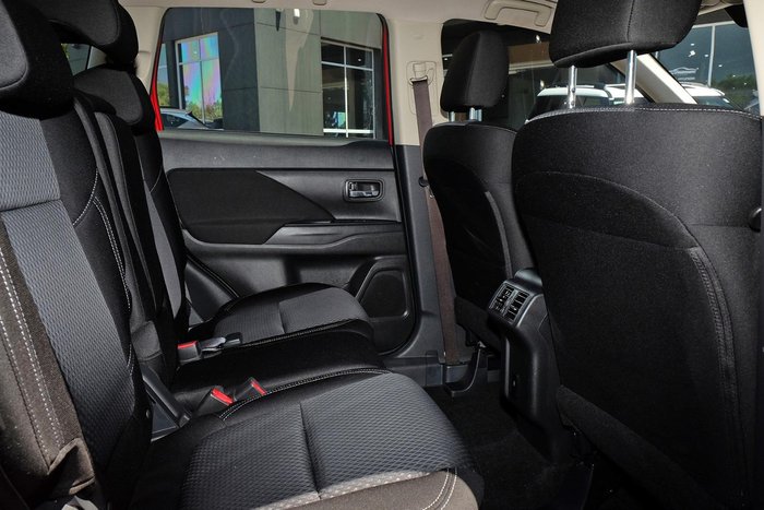 2021 Mitsubishi Outlander ES