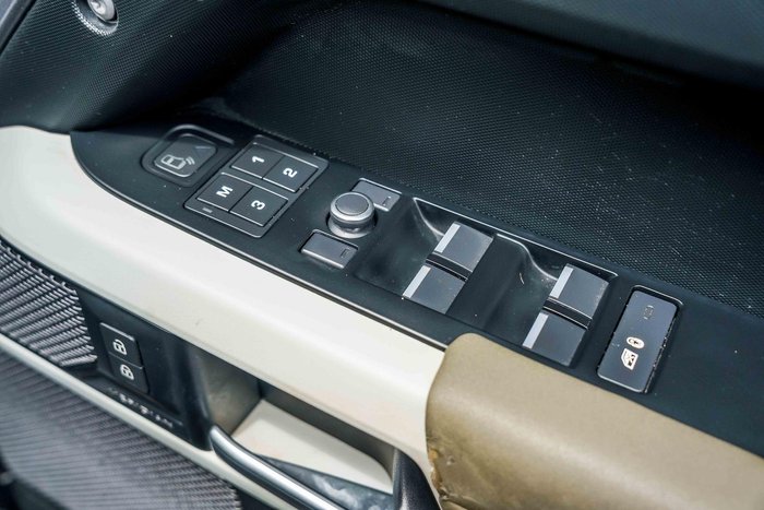 2021 Land Rover Defender 110 D300 SE