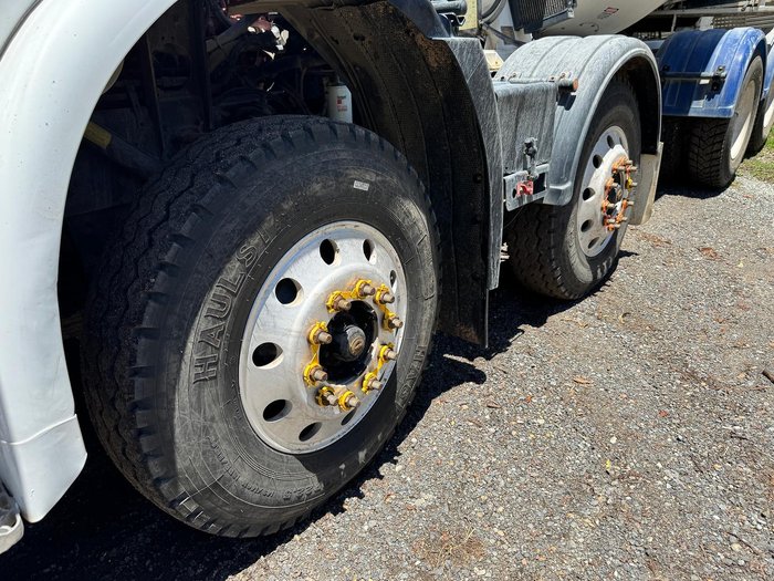 2014 Iveco Acco 2350G 320