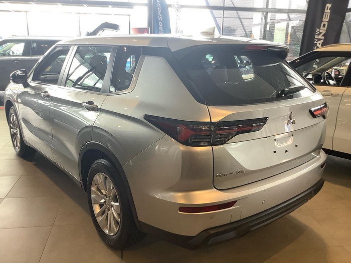 2025 Mitsubishi Outlander ES