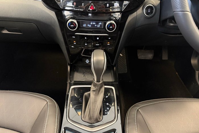 2025 Mahindra XUV3XO AX7L