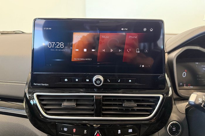 2025 Mahindra XUV3XO AX7L