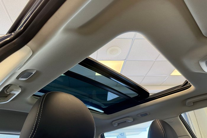 2025 Mahindra XUV3XO AX7L