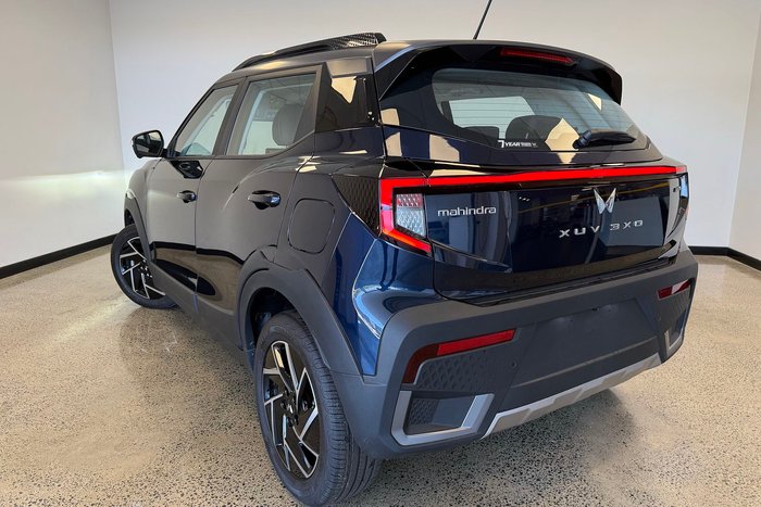 2025 Mahindra XUV3XO AX7L