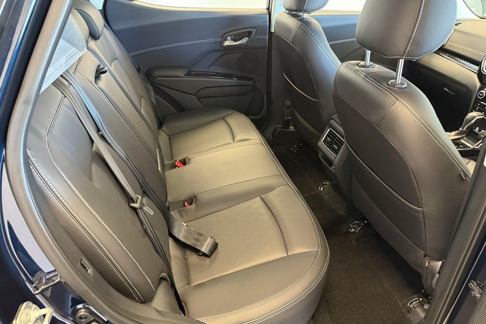 2025 Mahindra XUV3XO AX7L