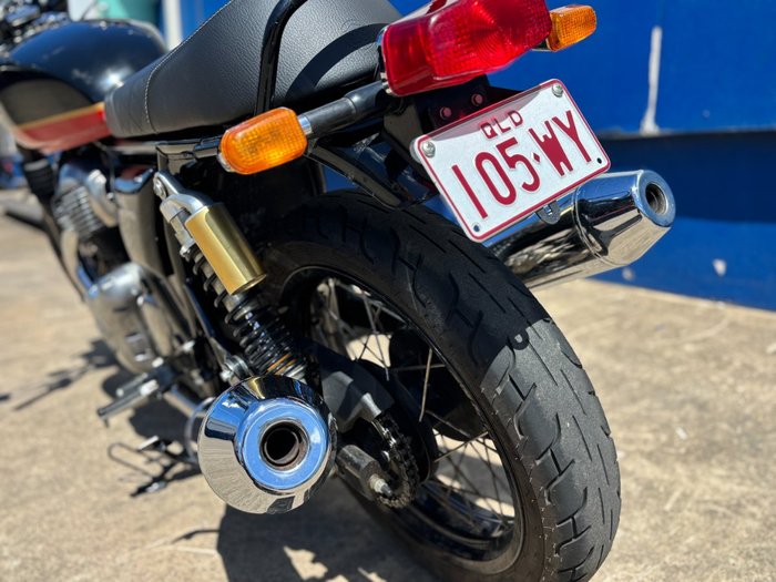 2022 Royal Enfield INTERCEPTOR 650 E5 CLASSIC Black