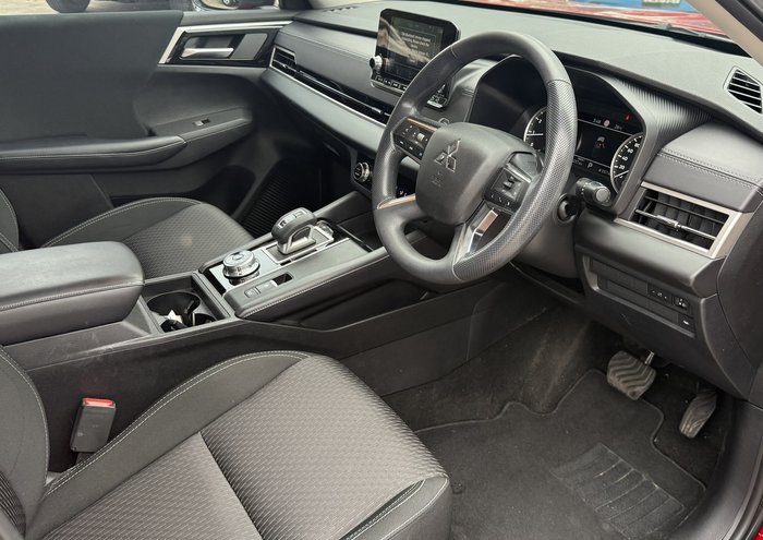 2022 Mitsubishi Outlander ES