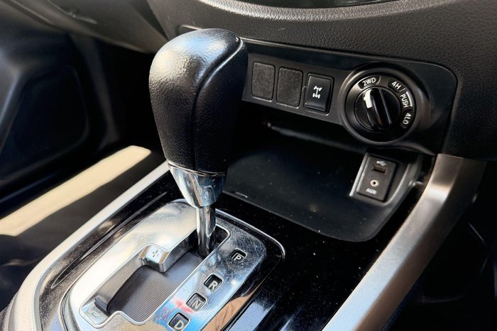 2018 Nissan Navara Silverline D23 Series 3 4X4 Dual Range Polar White