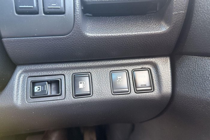 2018 Nissan Navara Silverline D23 Series 3 4X4 Dual Range Polar White