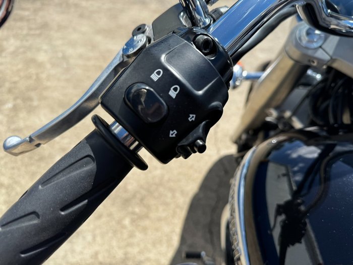 2016 TRIUMPH AMERICA Black