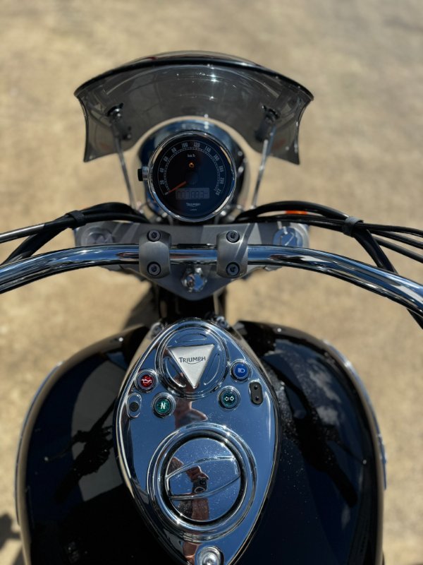 2016 TRIUMPH AMERICA Black