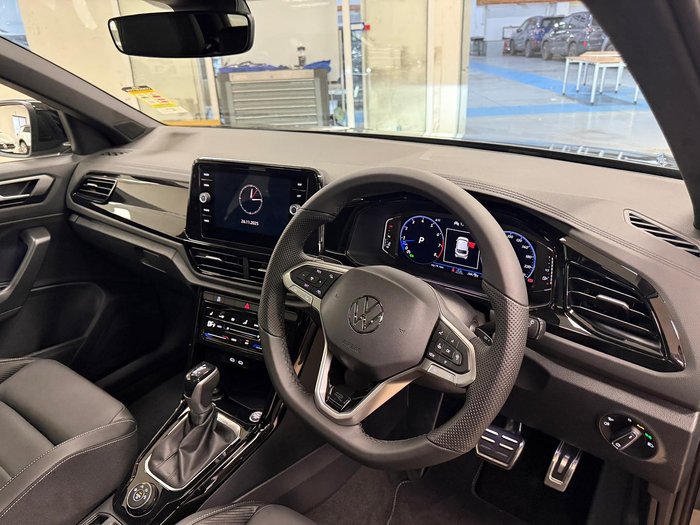 2025 Volkswagen T-Roc 140TSI R-Line